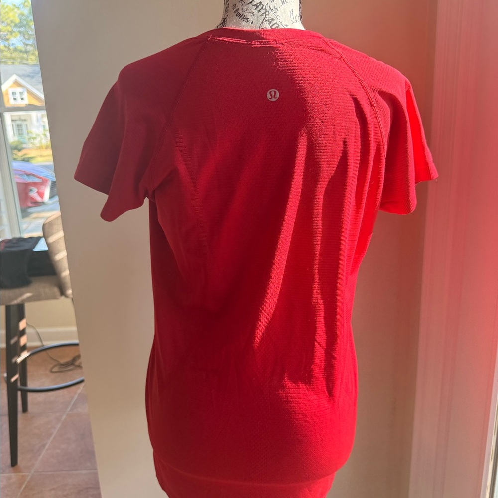 lululemon athletica Red Short Sleeve Tee